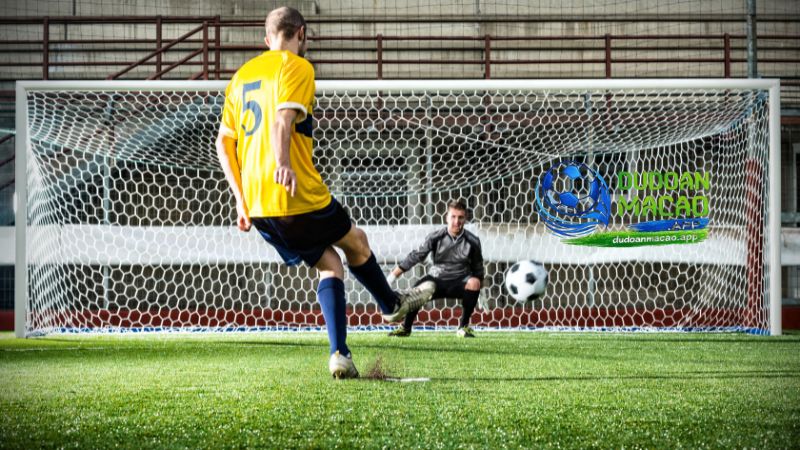 Penalty là hình thức phạt đền trong bóng đá